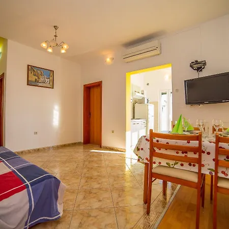 Apartman Saga 2 *